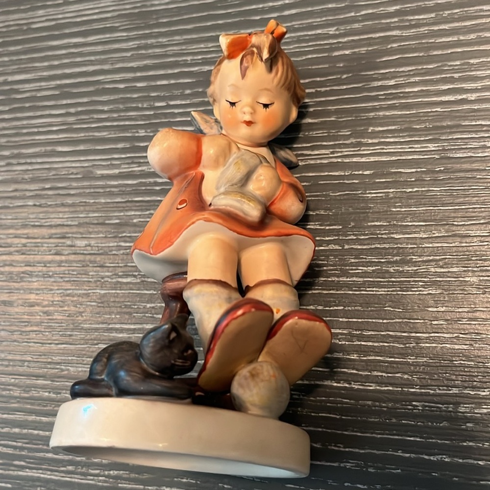 Vintage M.I. Hummel # 133 Mother’s Helper figurine. TMK 3 1960’s